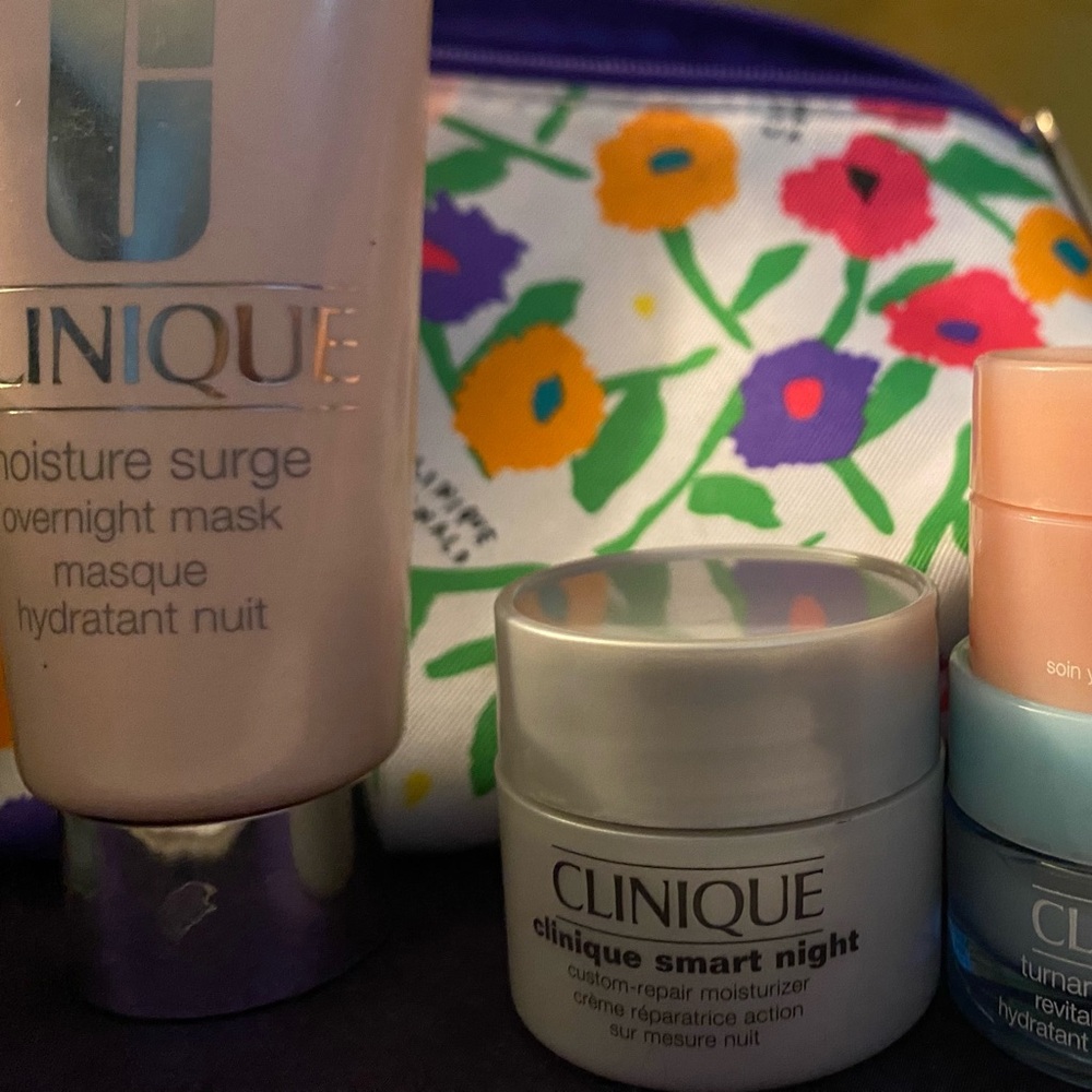 NWT Clinique Moisture Care includes all day and night care for the perfect skin - Picture 6 of 7